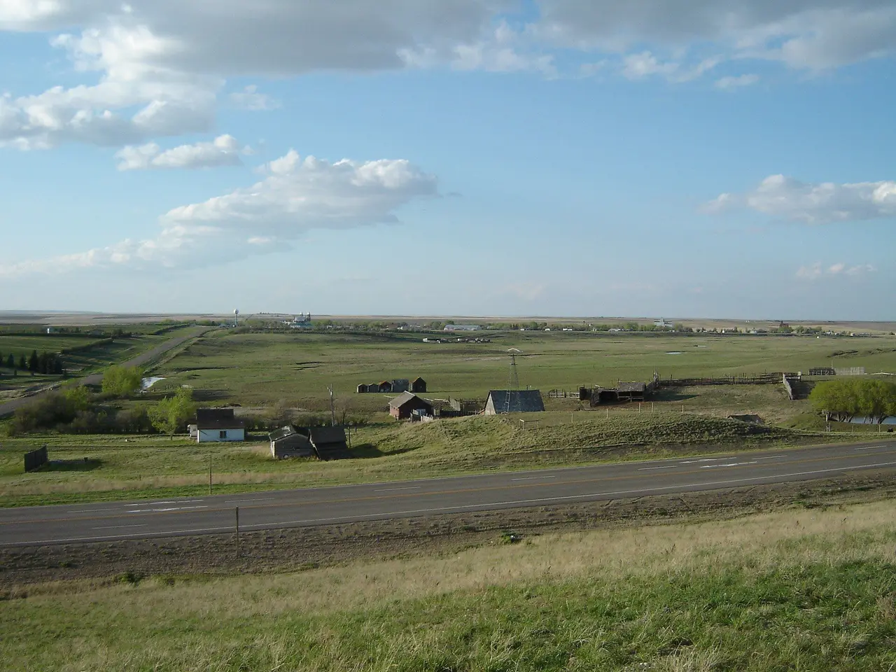 Ponteix seen from the highway to the south, 2006